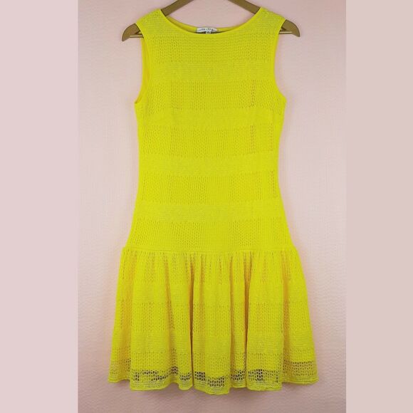 Sandra Darren Dresses & Skirts - Sandra Darren Women Yellow Sleeveless Stretch Crochet Dress Lined Size 10